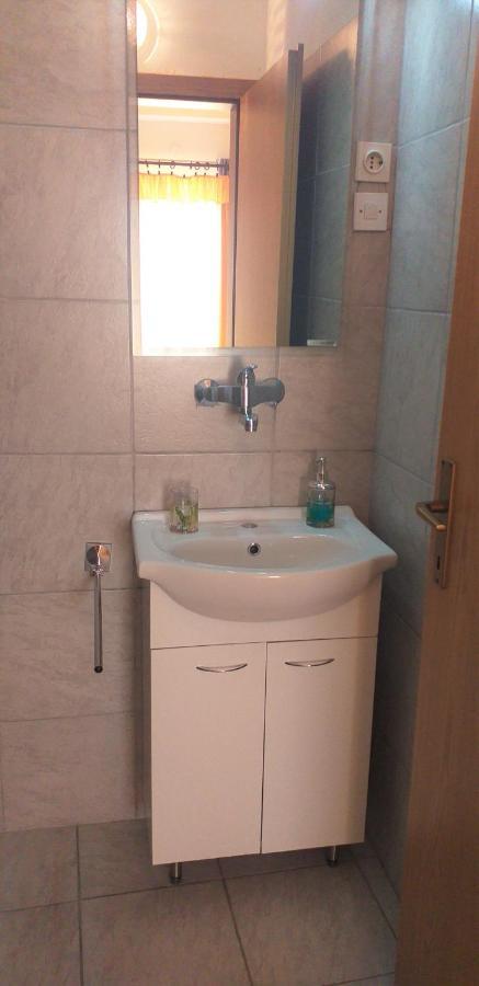 Apartamento Relax In Črni Kal Exterior foto