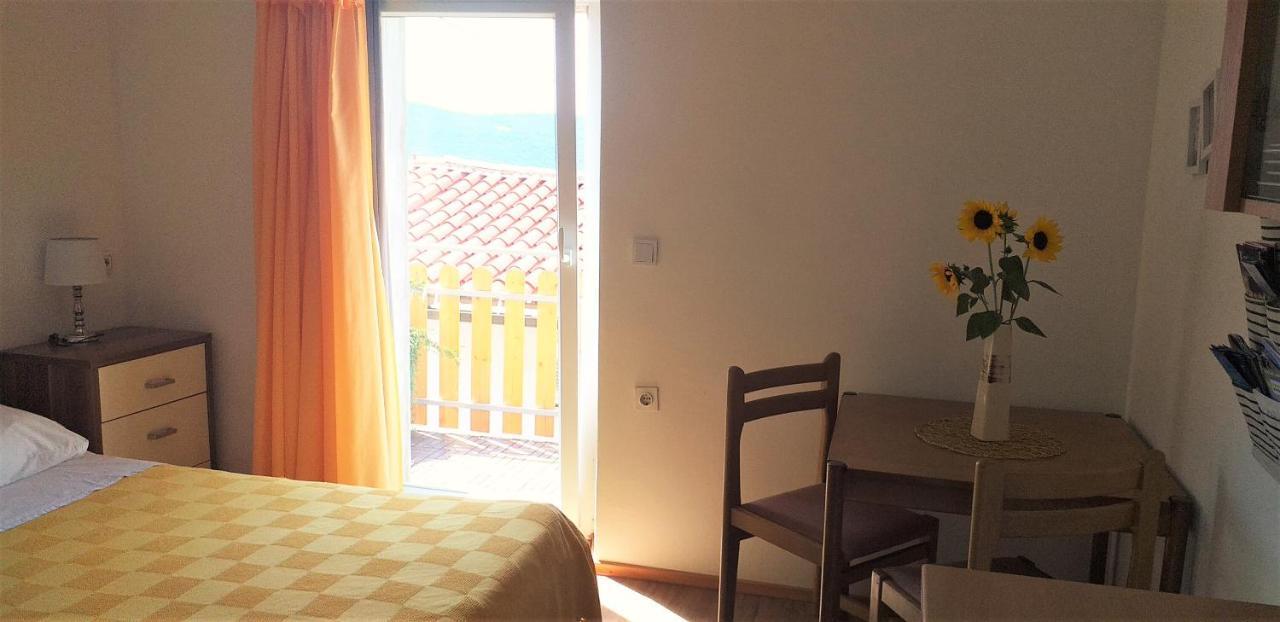Apartamento Relax In Črni Kal Exterior foto